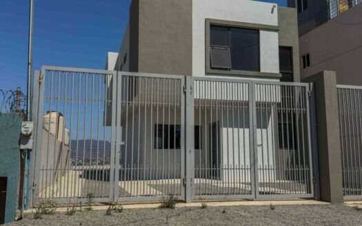 CASA EN VENTA EN COL VICTORIA, ENSENADA. BC